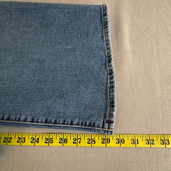 Levi's Ribcage Bell Jeans blown out knee Womens Size 33 - Picture 13 of 14